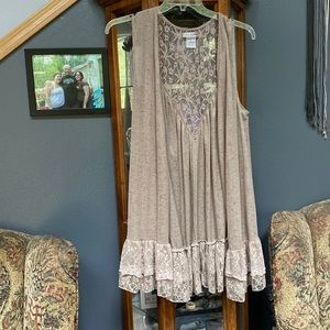 Paisley Vine XL tan with lace vest